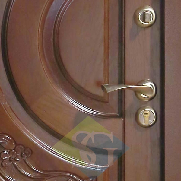 Фурнитура на двери с натуральным массивом дерева Фурнитура на двери с натуральным массивом дерева