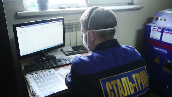 Программа, по которой станок фрезерует дверные панели МДФ, создаётся на компьютере и может быть как типовой, так и индивидуальной для конкретного заказа.