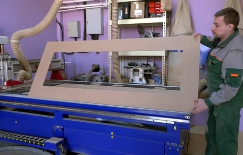 Вырез под зеркало