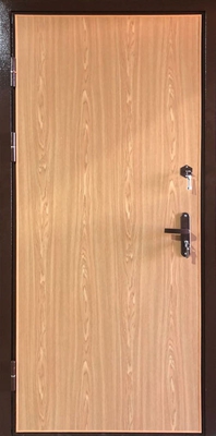 Дверь с ламинатом внешняя сторона