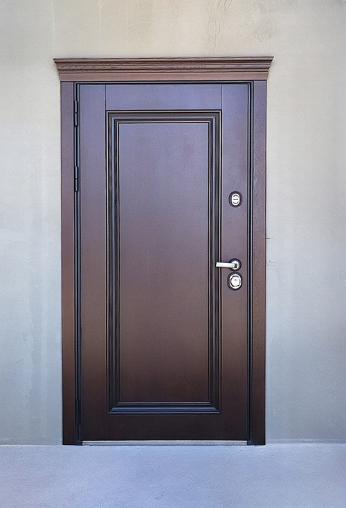 Дверь с карнизом