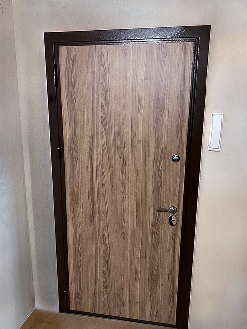 Дверь с ламинатом снаружи