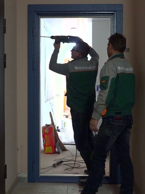 На каком этапе ремонта ставят входную дверь?