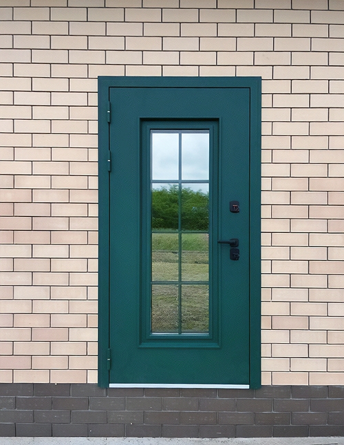 Остекленная дверь зеленого цвета