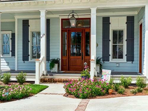 Парадная дверь из массива