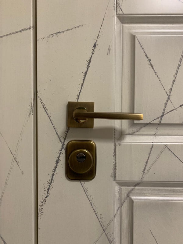 Ручка с внешней стороны Ручка с внешней стороны