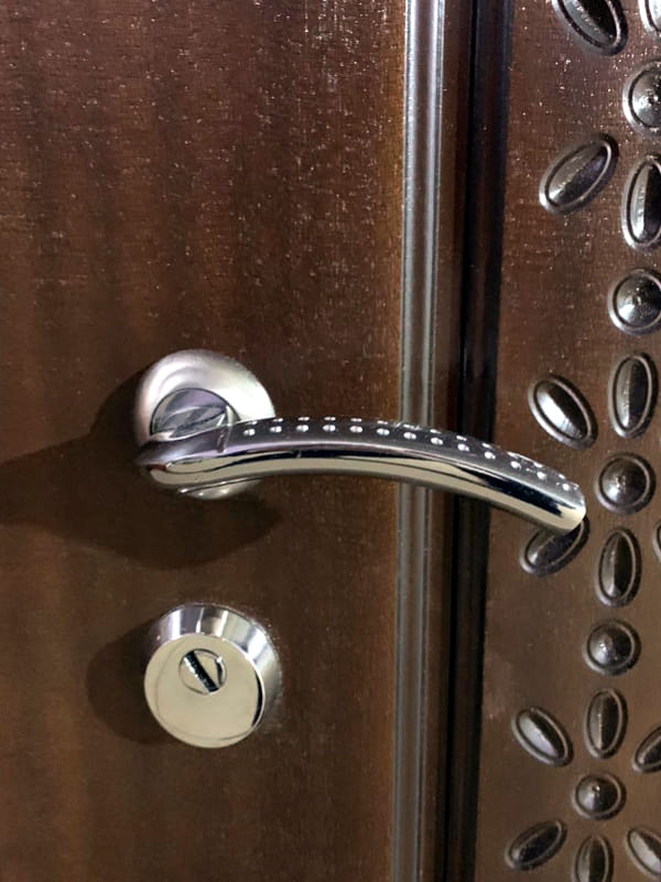 Ручка с внешней стороны Ручка с внешней стороны