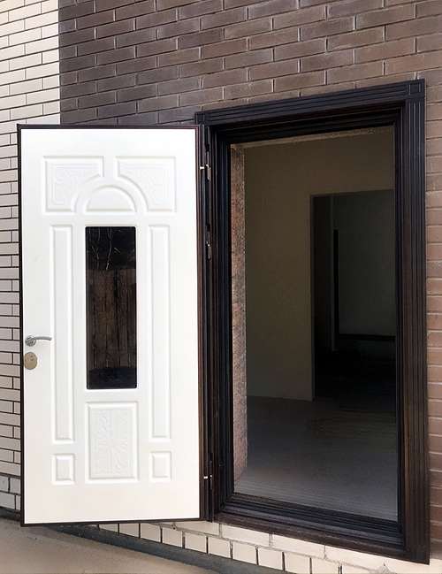 Утепленная дверь в доме с МДФ