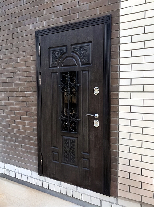 Утепленная дверь в доме с МДФ