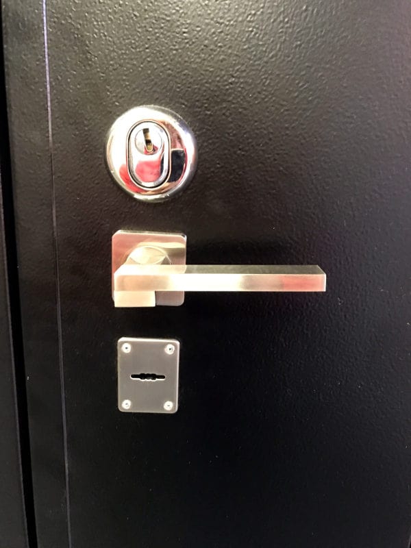 Замки и ручка Замки и ручка